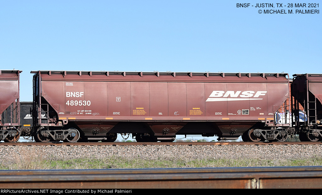 BNSF Covered Hopper 489530